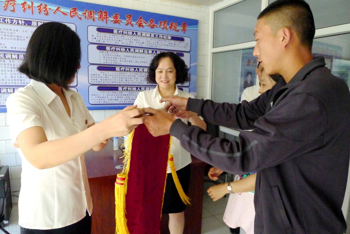 寻找失散40年双胞胎姐妹,寻找失散多年的妹妹20年