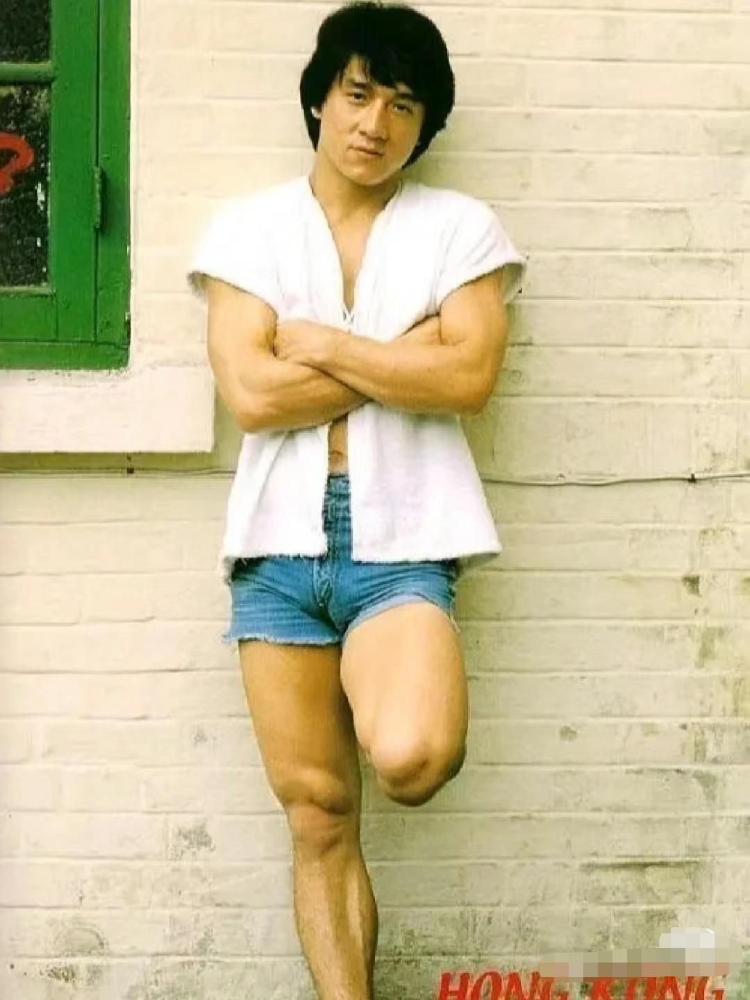 男生裤子越短越gay?刘德华、成龙穿齐X热辣小短裤下场打脸