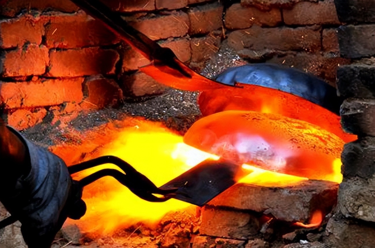 央视曝光的毒铁锅,央视曝光夺命铁锅怎么辨别