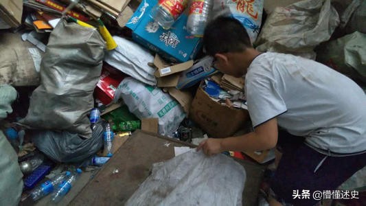 “变性人”李二毛：为生计两变性别，最后出租屋中凄惨离世