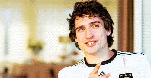 球场上奔跑的美好肉体，让女球迷疯狂的10大足球帅哥盘点，慎点哦