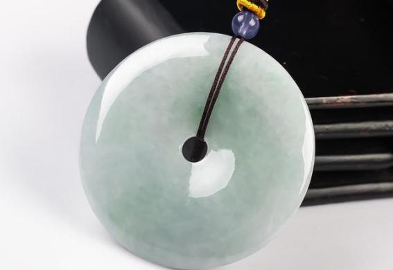 翡翠平安扣用途,翡翠平安扣有什么注意事项