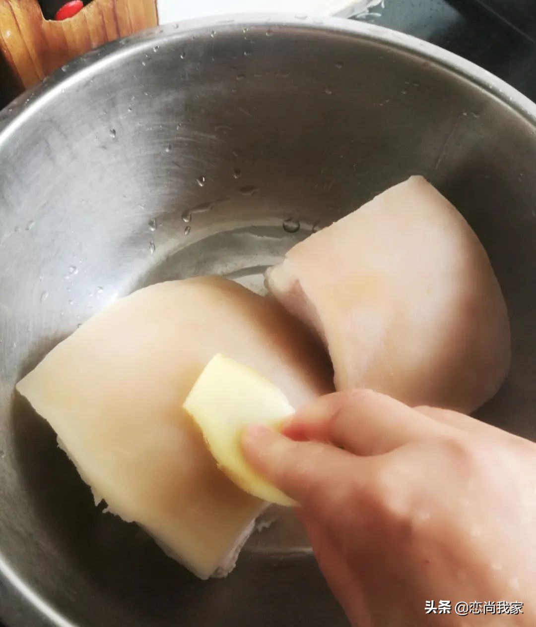 扣肉怎么做最好吃，要软糯不油腻，这些细节一个也不能少