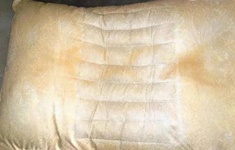 枕头发黄怎么去除最快方法,乳胶枕头时间长了发黄掉渣怎么办