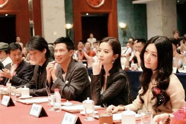 长相妩媚却情史干净的五位女星,不算特别惊艳却能红的五位女星