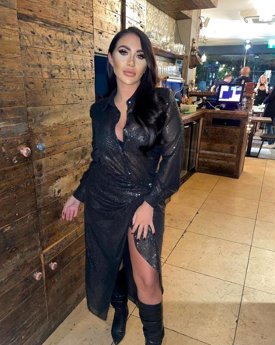 曼城海王再传不忠绯闻!出国度假钓00后女星,正牌女友继续原谅?