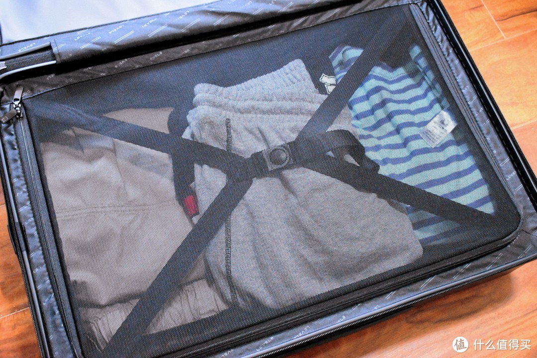 地平线8号城市脉搏行李箱，质感突出，干湿分离，真的好用