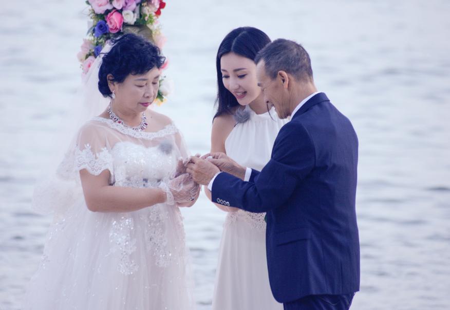 柳岩水蜜桃西装,柳岩水蜜桃礼服