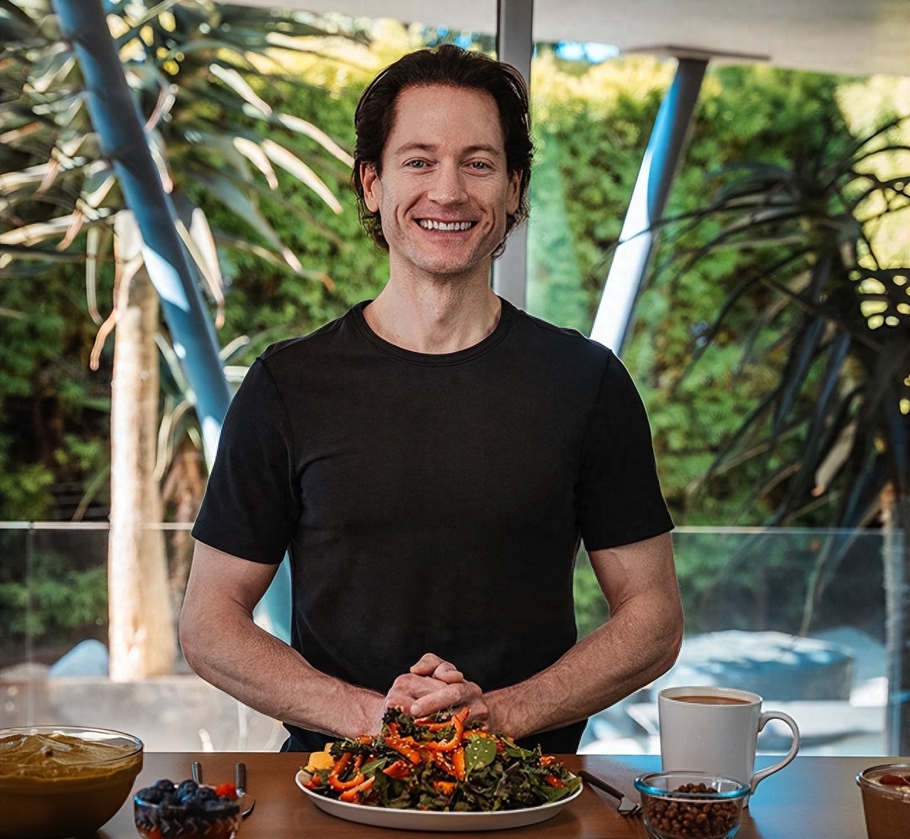 45岁亿万富翁与儿子换血,45岁亿万富豪重回18岁