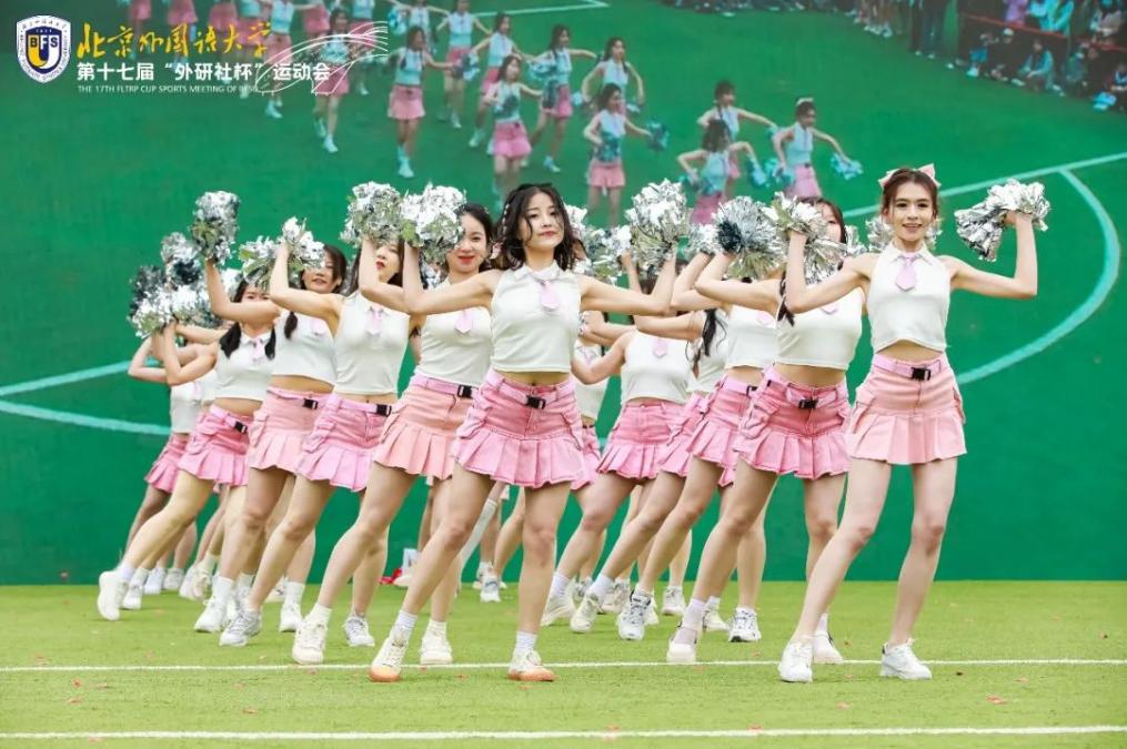 中国大学篮球比赛高燃,世界冠军助阵表演视频