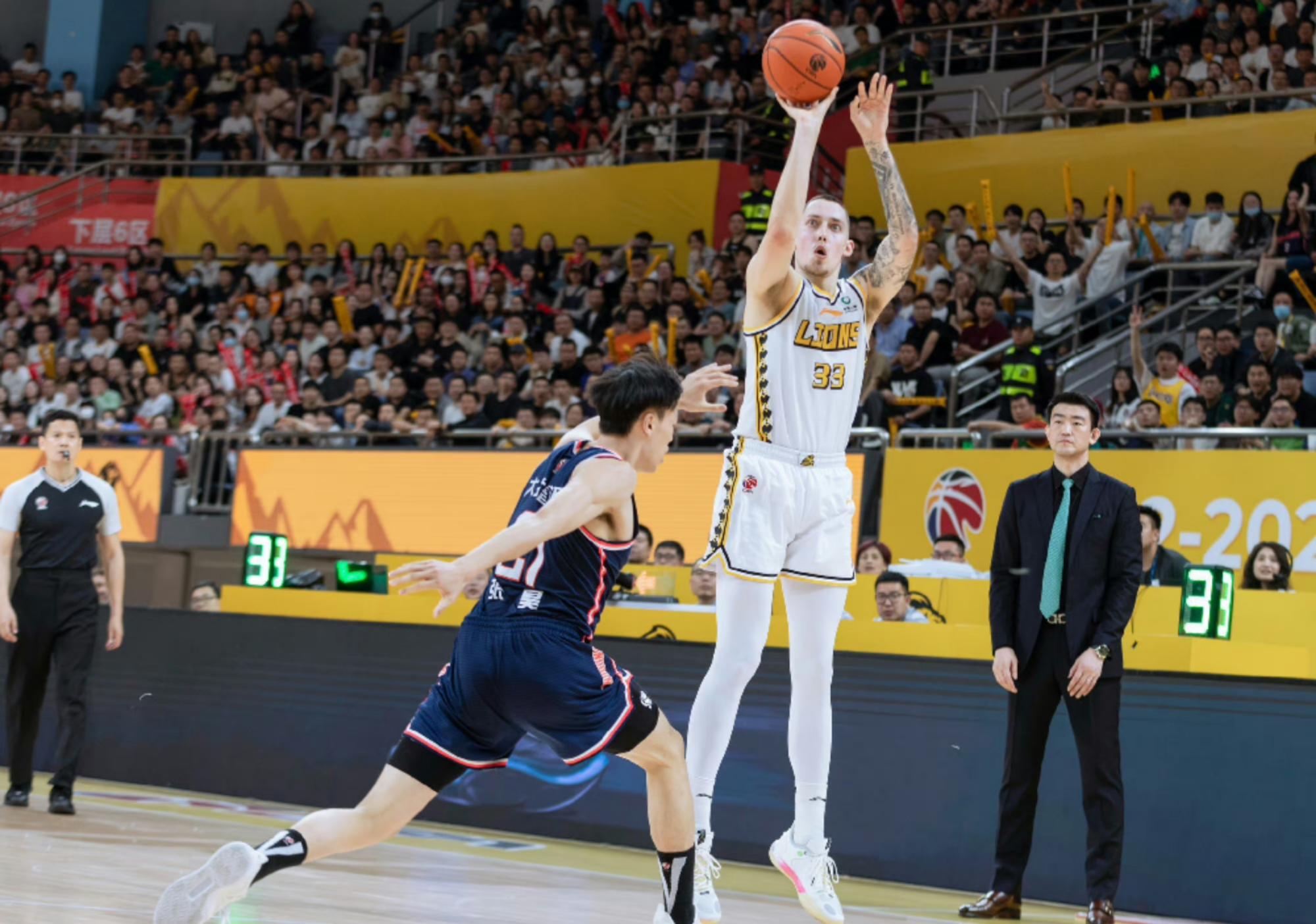 辽宁打北京赵继伟三分,2019-2020cba广东vs辽宁赵继伟得分