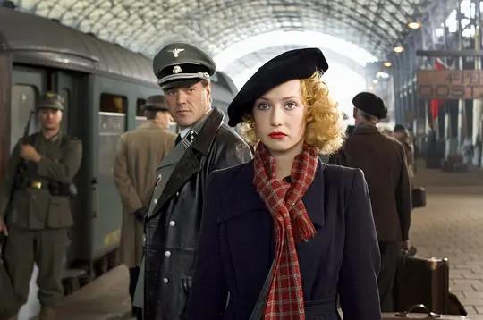 《*皮书黑**》中关于战争和道德的探究有着怎样的哲学意义？