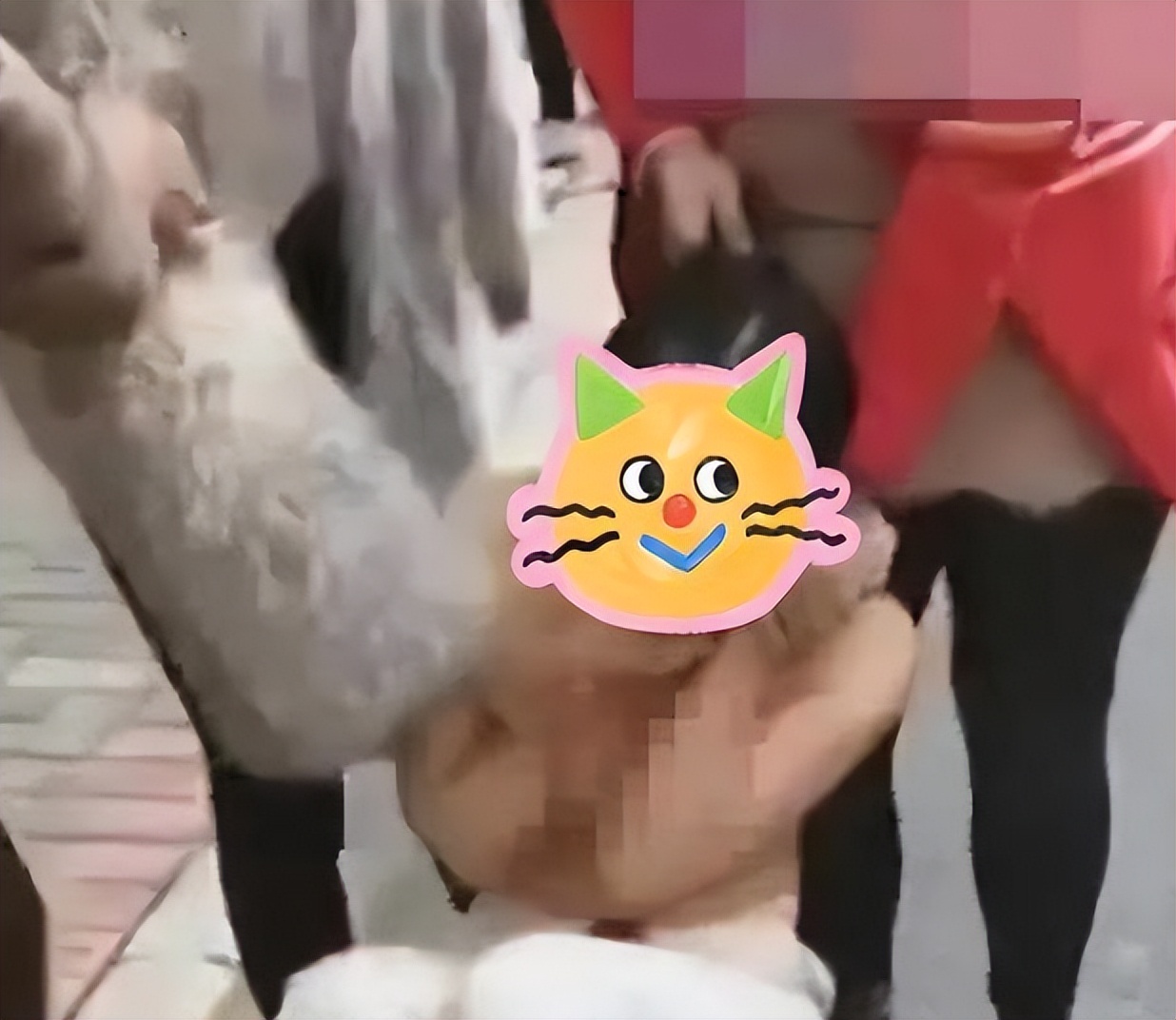 68岁大妈暴打小三,离谱的大妈