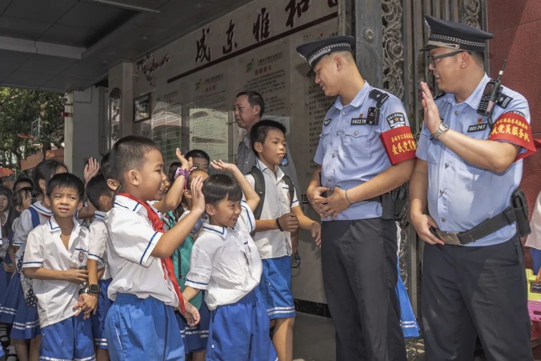广西非凡十年微视频,公安局非凡十年