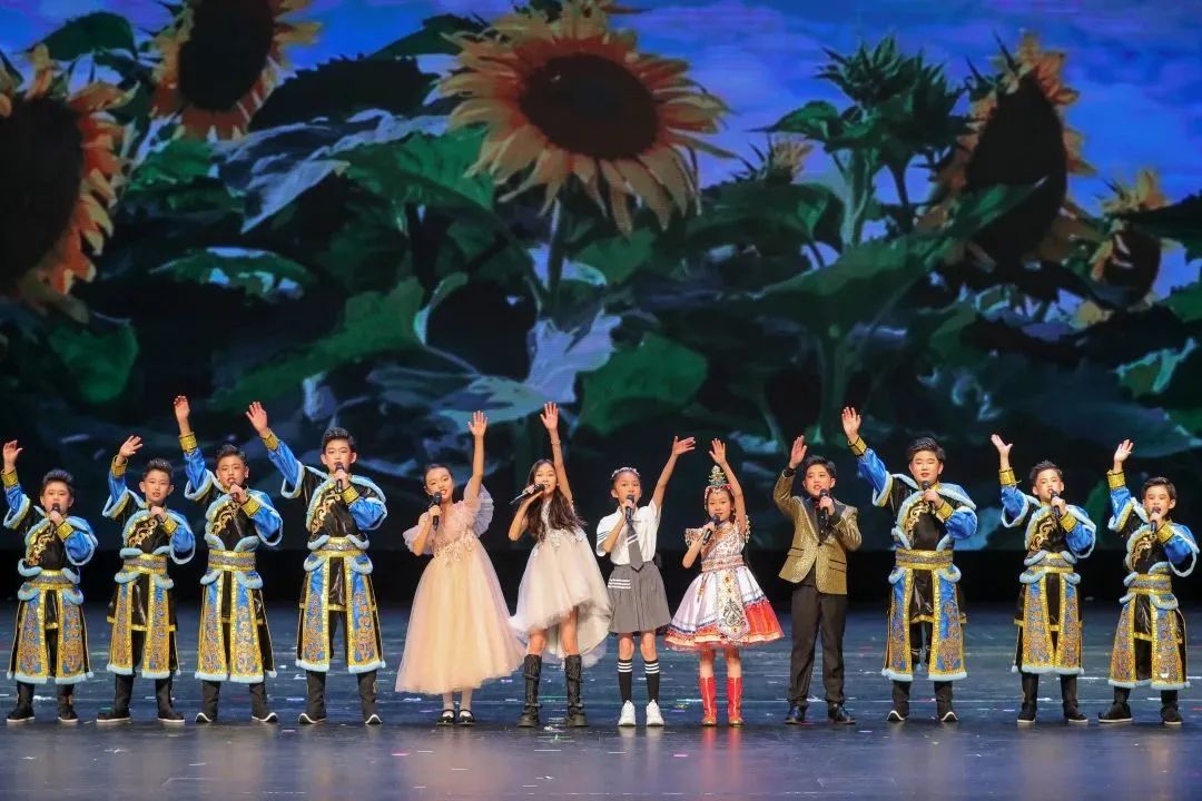 少年儿童心向党活动展览,老少童声颂党恩携手迈向新征程