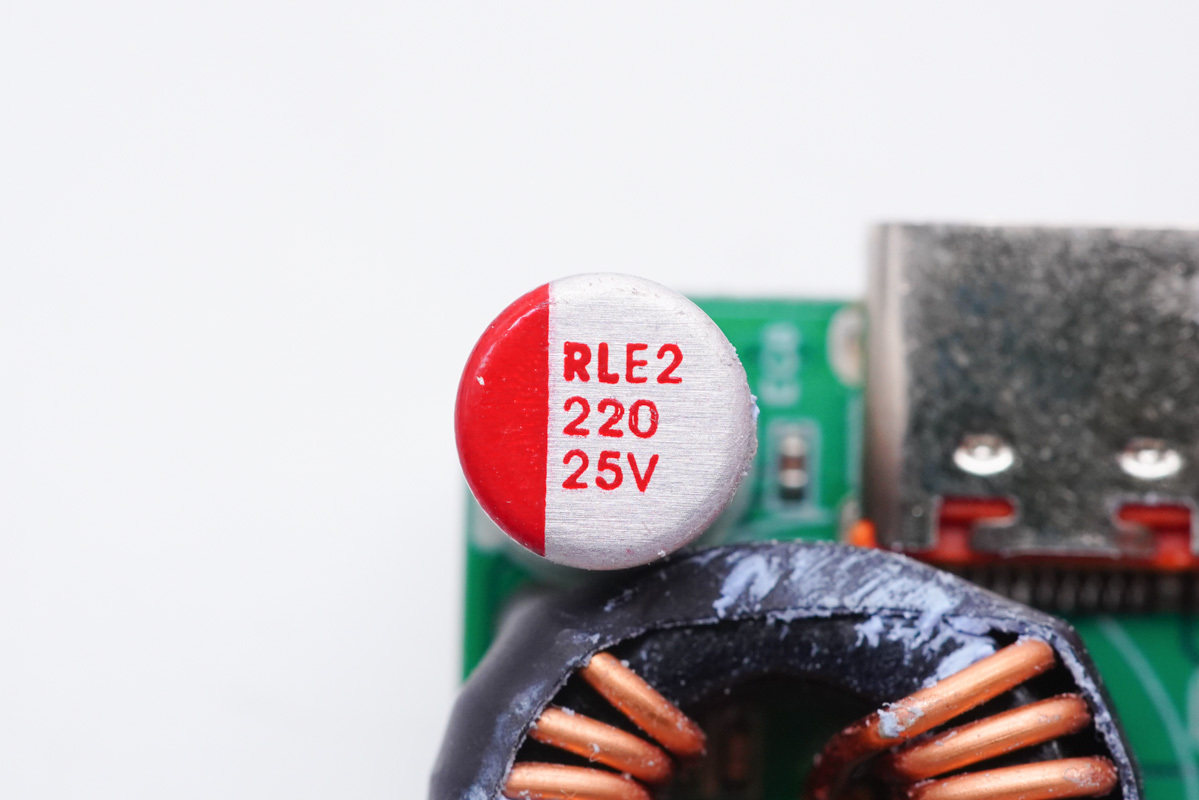 4C1A五个口，总功率达230W，华科生230W桌面充拆解