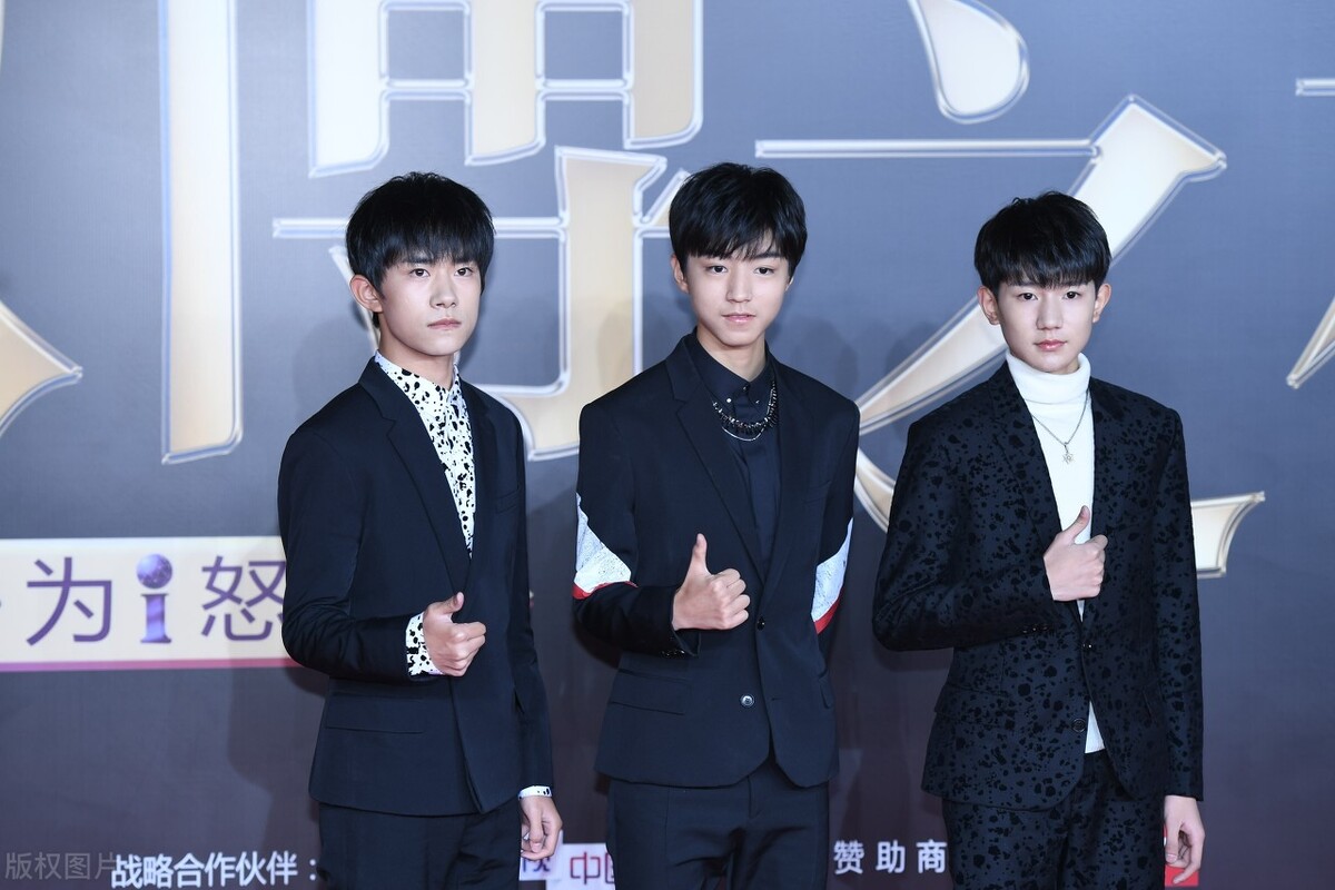 一个时代的逝去一段岁月的追忆：港圈辉煌三十年，豪门盛宴终须别