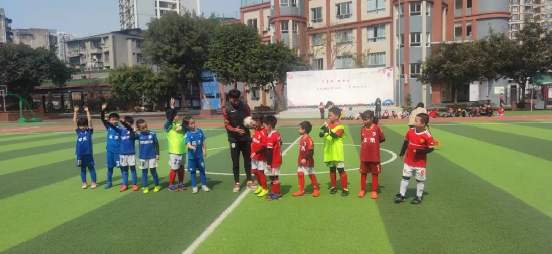 少儿足球联赛开赛,足球少年的决赛