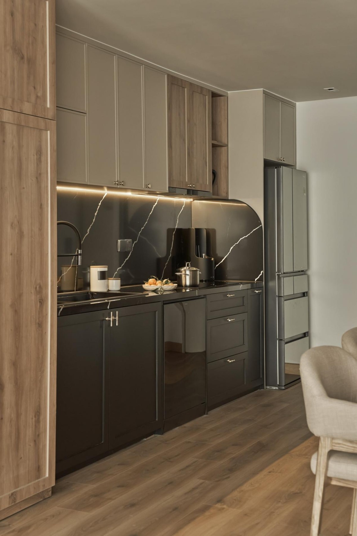 89㎡两居室，装修简简单单很温馨，一人独居，这日子过得也太爽了