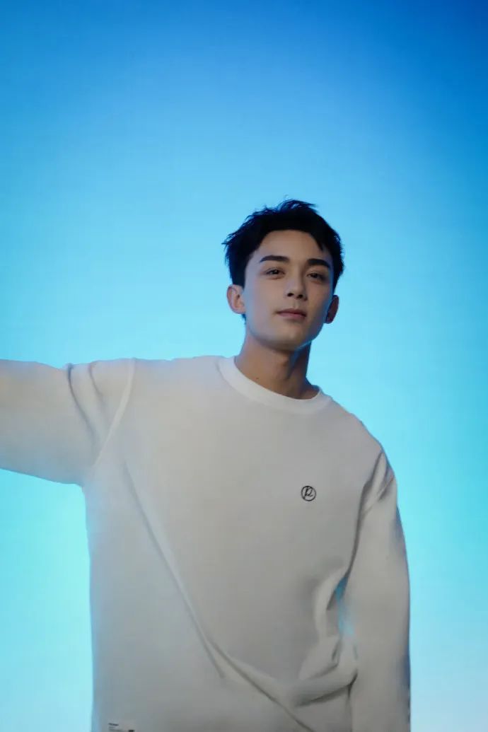 一款最帅气的男士发型,成熟男士头发稀少适合剪什么发型