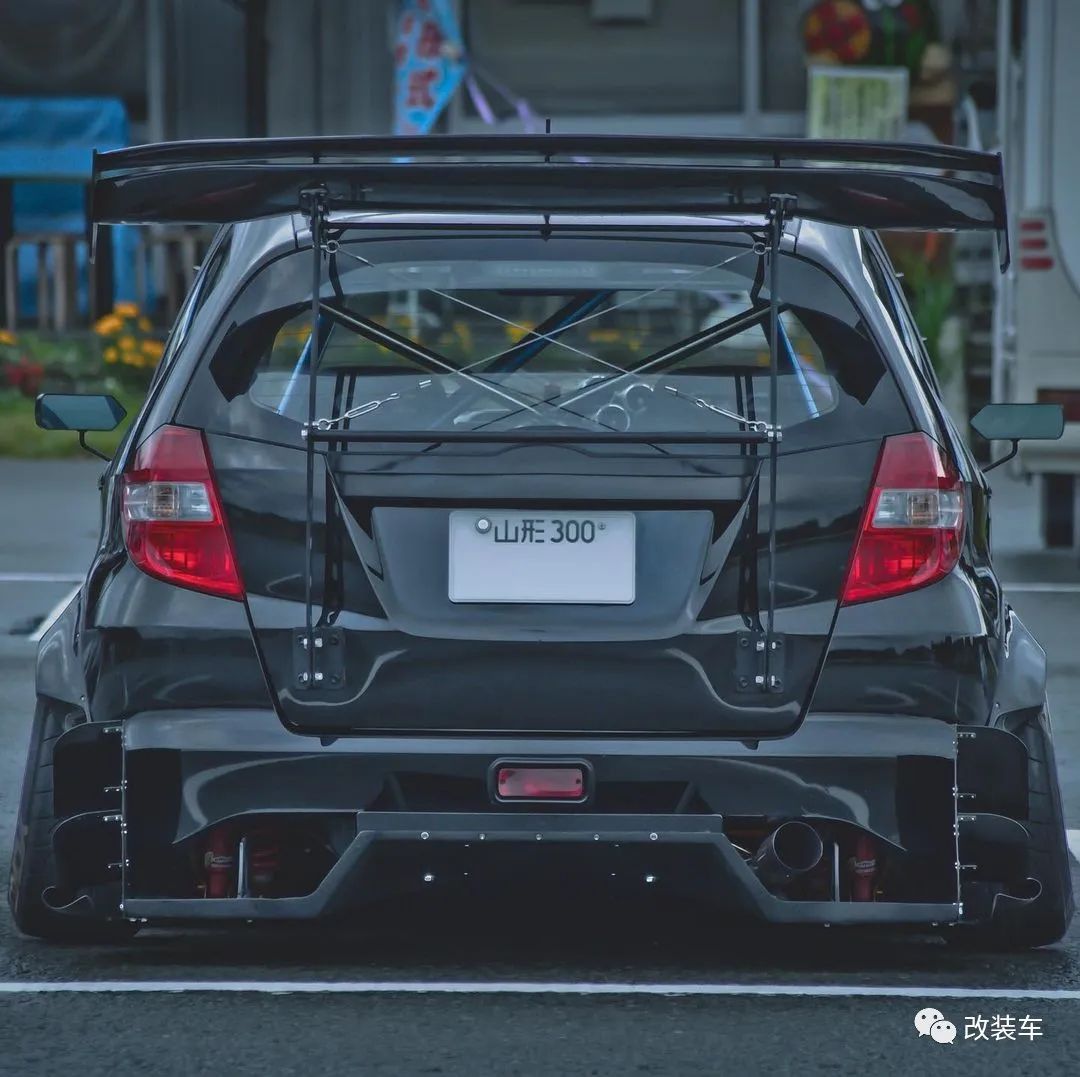 战斗范儿拉满的黑武士本田飞度GE和思域EG,兼顾素雅和张狂