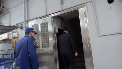 男子冒充一级消防长被拘,一级消防长走红网络却被拘了