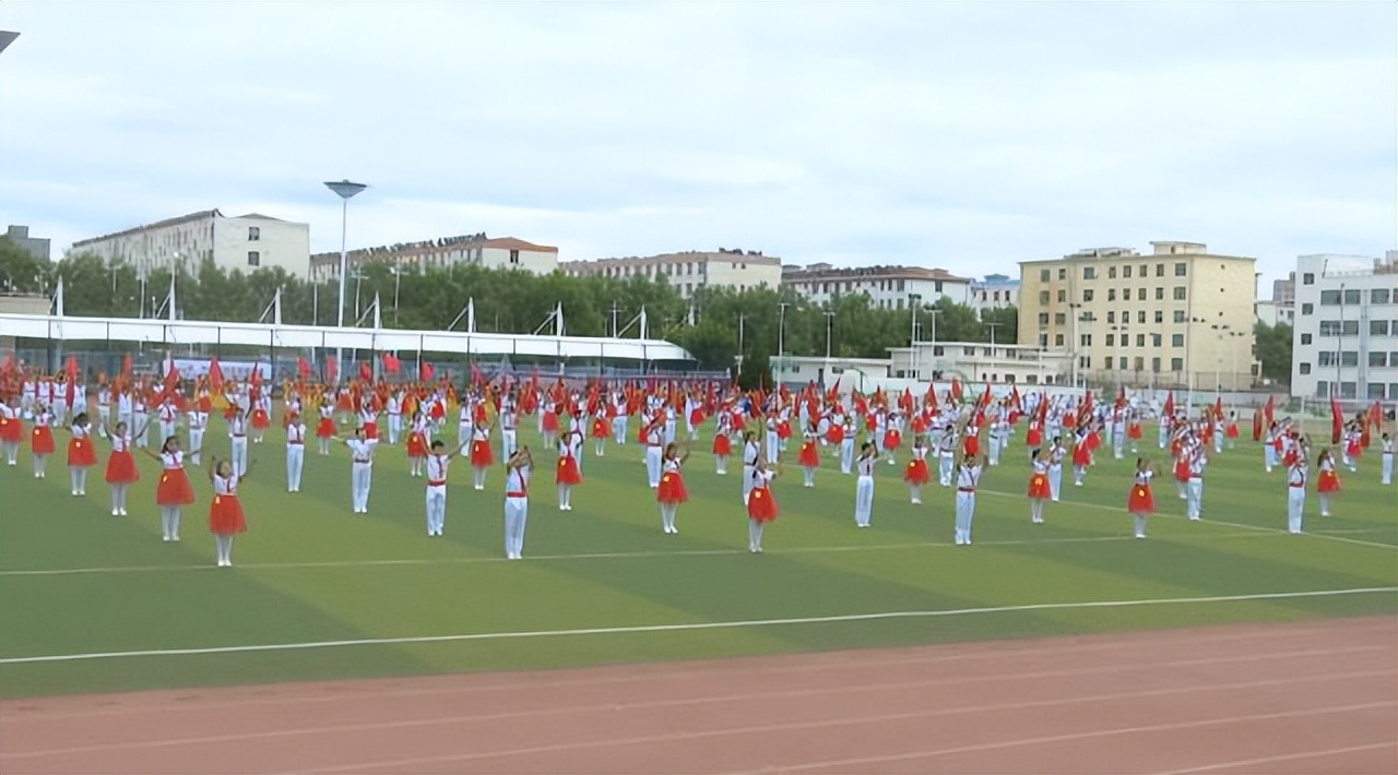 信宜市合水镇第一小学足球比赛,合水县小学生足球赛