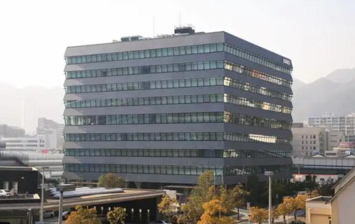 坂本幸雄:日本芯片巨头,却被美韩联合搞垮,72岁为复仇投奔中国