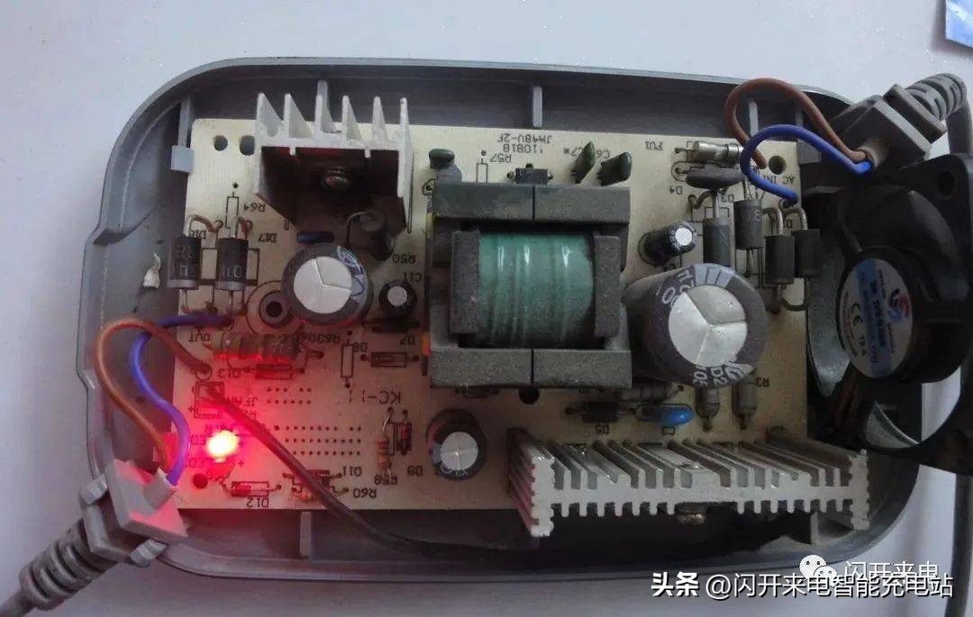 电动车充电器充满不跳灯咋回事,充电器充电不跳灯是什么原因