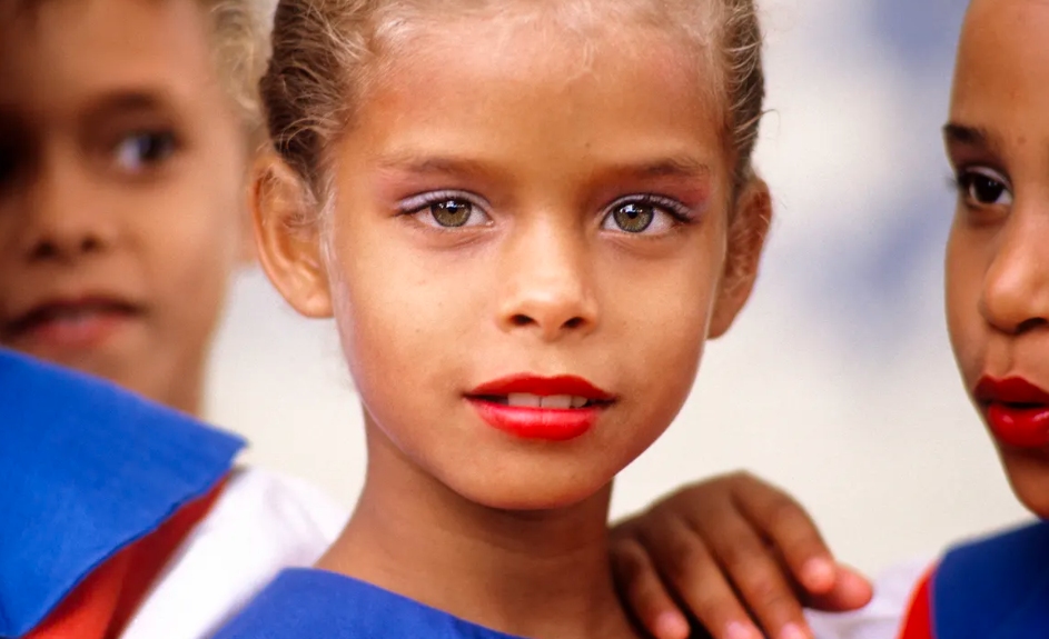 为什么黄种人能和白人繁衍,原始人种之间有生殖隔离吗