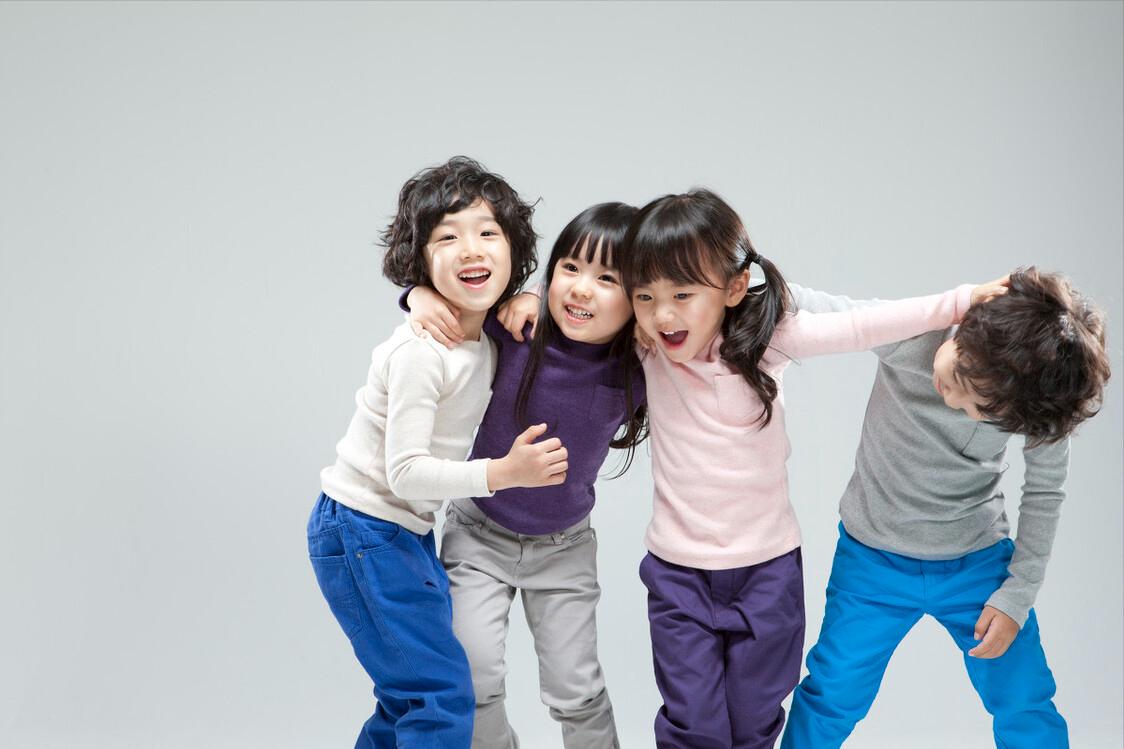 孩子交友受到排挤怎么教育,交友被排挤