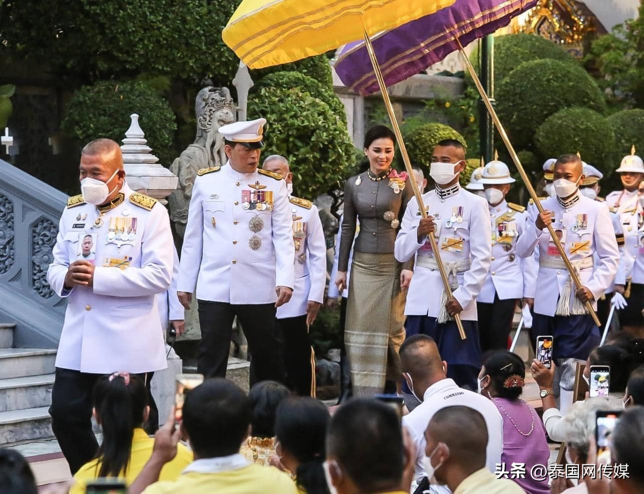 泰国王后参加王室纪念活动,泰国国王和王后新春祭祀活动
