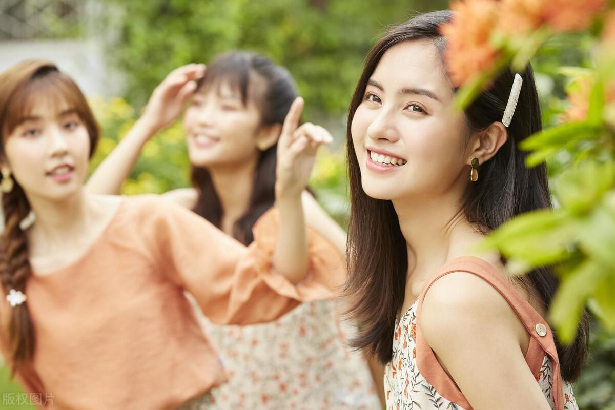 因为疫情影响被裁员，为了生存选择开起眼镜店，1年就赚了50万