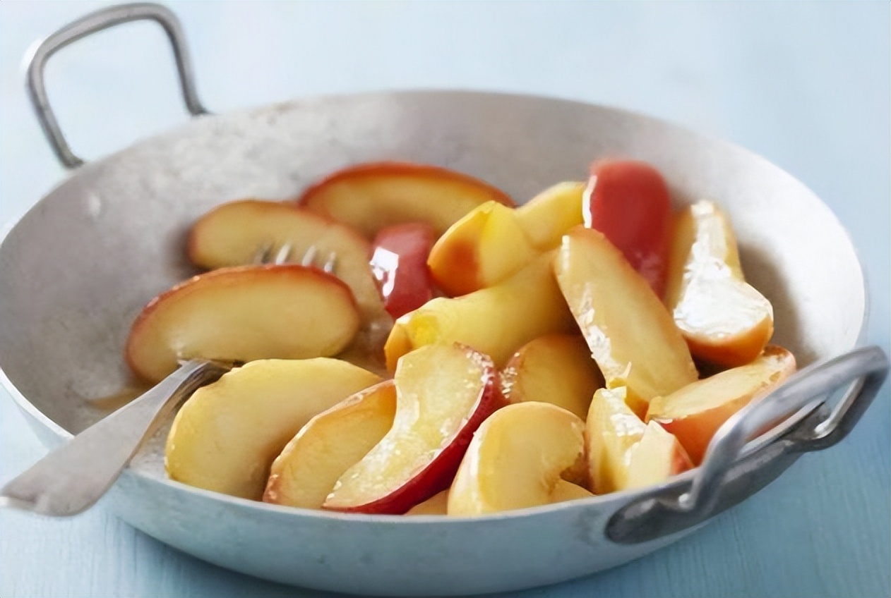 每天吃一个熟苹果功效坚持一周,每天吃一个苹果能让人保持健康