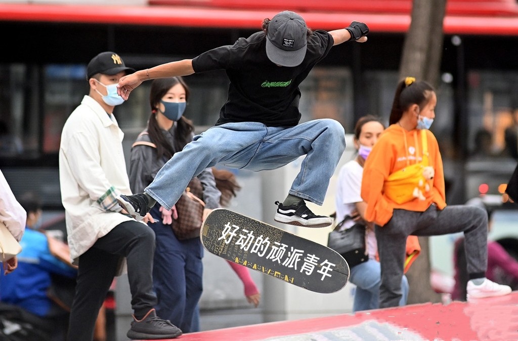 策划案例：挑战农夫山泉的性格矿泉水品牌来了