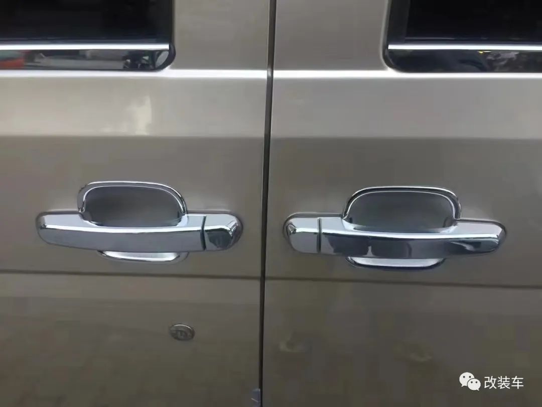 五菱荣光v七座变四座,五菱荣光v新款五座