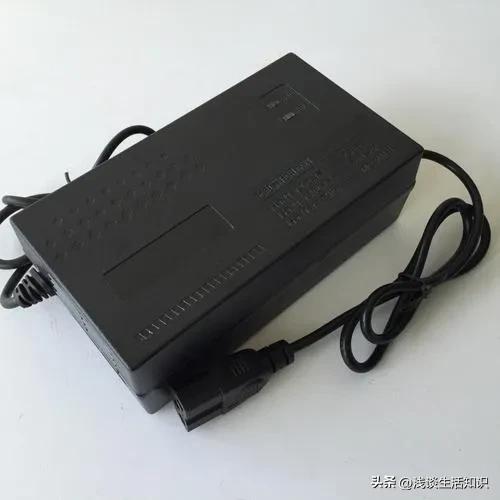 电动车一加油就掉电是什么问题,电动车充满后加速就掉一格电