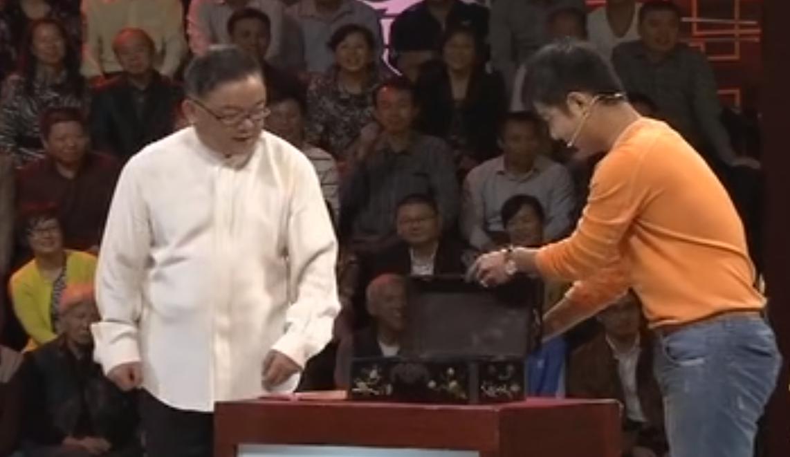 5万买的木盒看似寻常，打开后专家断言：里面的东西值1000万