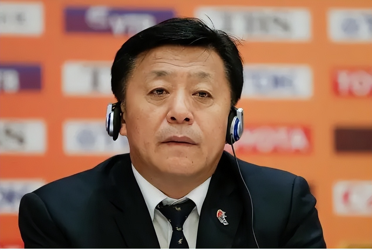 国足海参门事件真相揭露,杜兆才一手操作,李铁吴曦成受害者