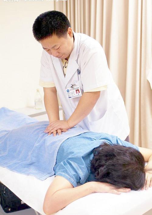 胸椎正骨推拿手法,中医胸椎推拿手法全套教程