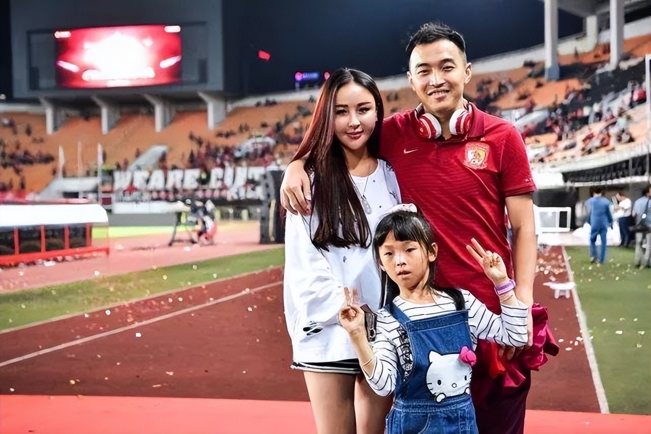 国足太太团斗艳美如画,国足太太团真实身材