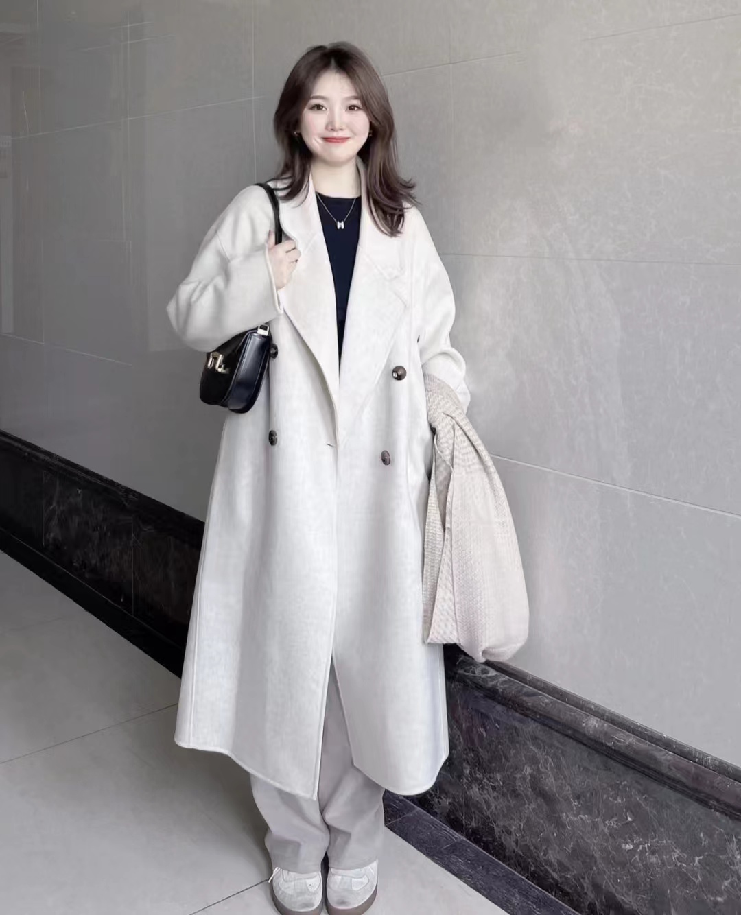 燕麦色大衣内搭什么颜色毛衣,燕麦色大衣高级穿搭图片