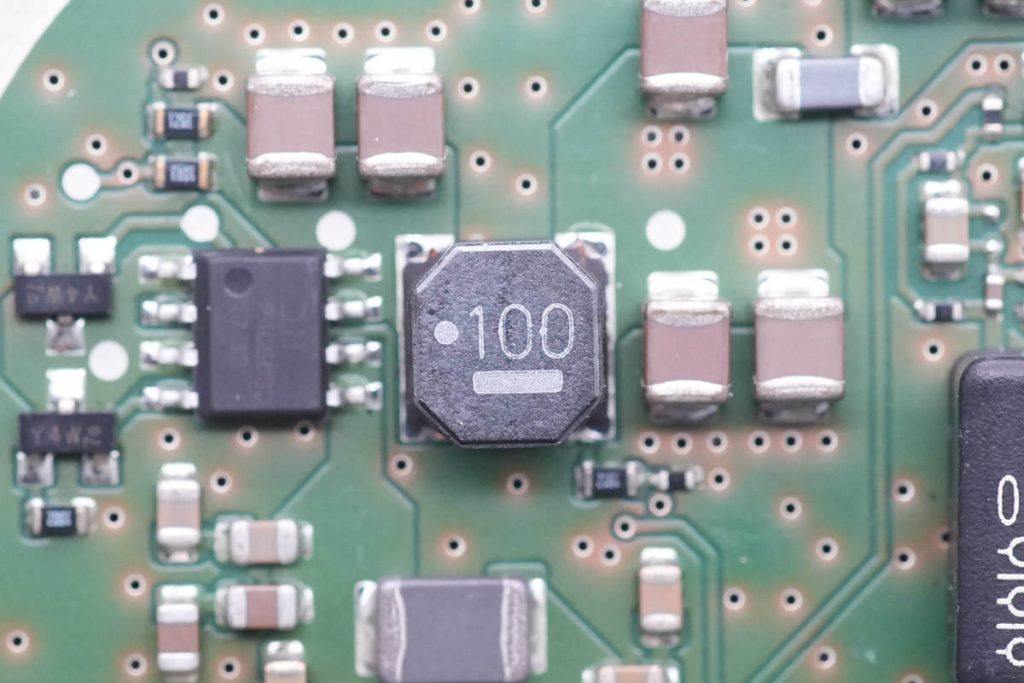 宝马5系无线充电拆解,宝马5系充电器怎么拆