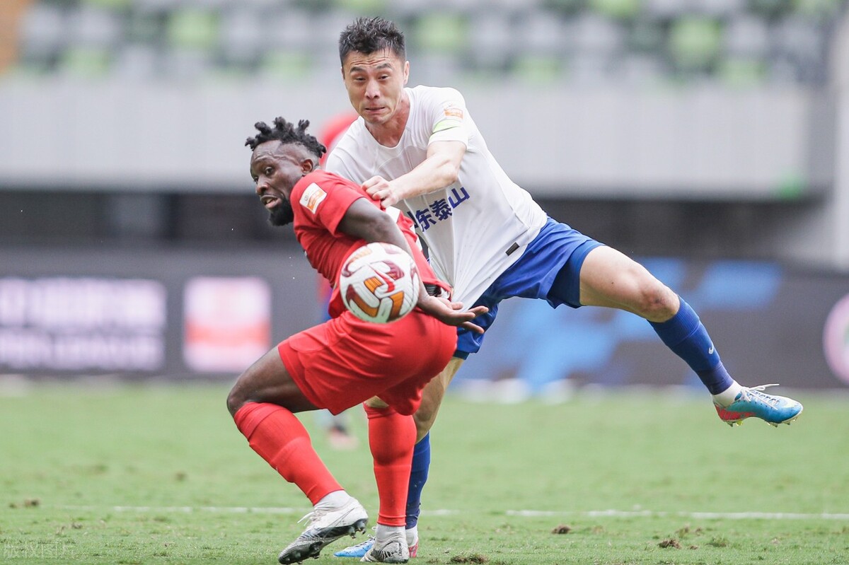 法比奥吐槽鲁能完整,山东鲁能泰山对广州足球比赛