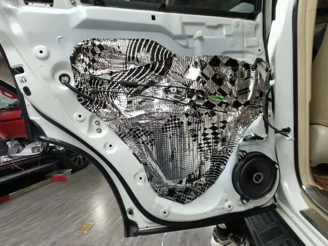 丰田霸道汽车音响升级丹麦,丰田霸道德国彩虹汽车音响