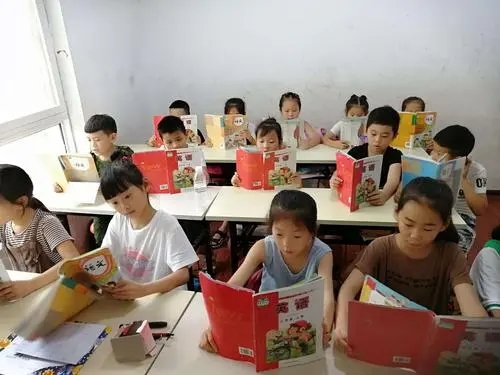 教育部暑期严禁集体补课托管班,怎样举报校外托管补课乱象