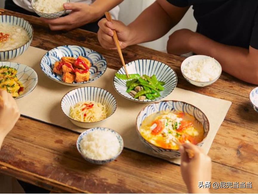 我一个月只赚3000，老婆却要买5000的包，知道真相后我承认我错了