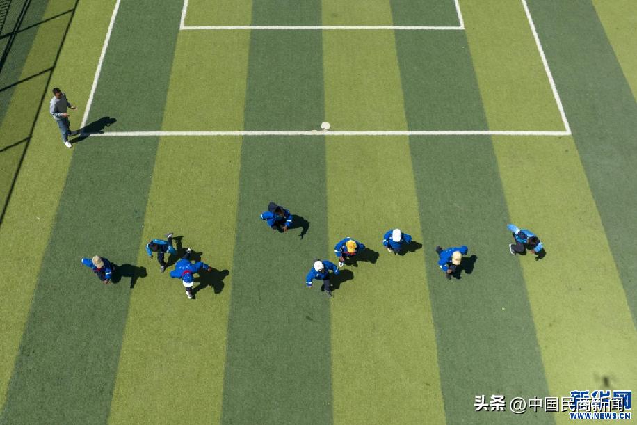 珠峰脚下的球场,足球氛围超燃西藏