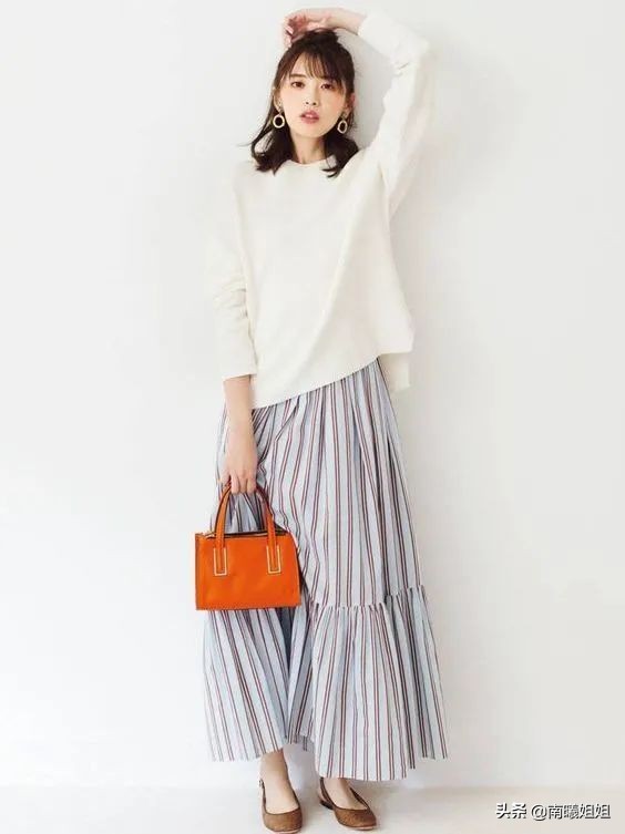 卫衣打底裤怎么搭配才好看秋冬,宽松卫衣搭配什么直筒裤子好看