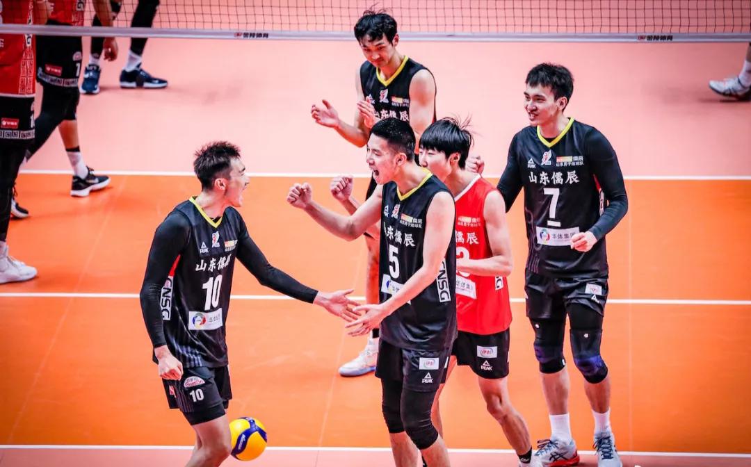 “小国家队”力克夺冠大热门，疫情成为决定比赛走向的不对等因素